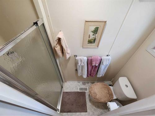 4 Westover Crescent West, Claresholm, AB - Indoor Photo Showing Bathroom