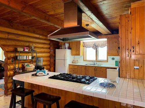 3002 Twp Road 7-2A, Rural Pincher Creek No. 9, M.D. Of, AB - Indoor Photo Showing Kitchen With Double Sink