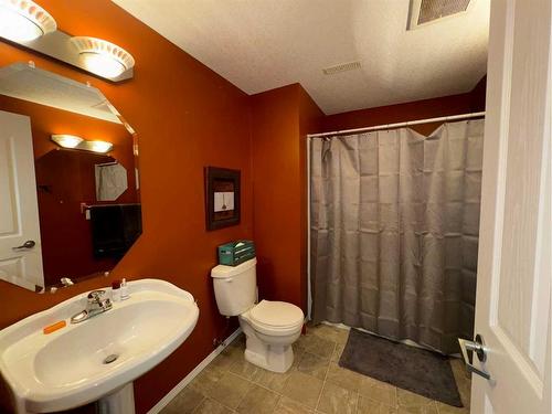 3002 Twp Road 7-2A, Rural Pincher Creek No. 9, M.D. Of, AB - Indoor Photo Showing Bathroom