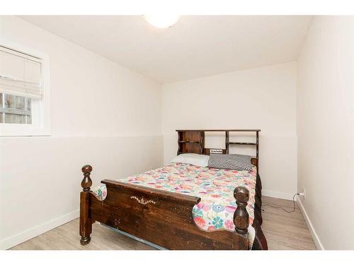 559 Margaret Sutherland Crescent North, Lethbridge, AB - Indoor Photo Showing Bedroom