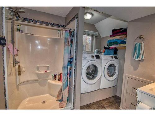 192 Princeton Crescent West, Lethbridge, AB - Indoor Photo Showing Laundry Room