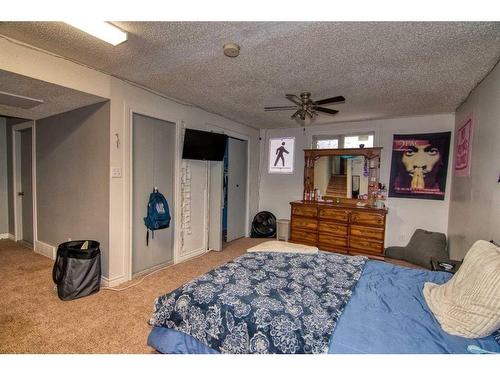 192 Princeton Crescent West, Lethbridge, AB - Indoor Photo Showing Bedroom