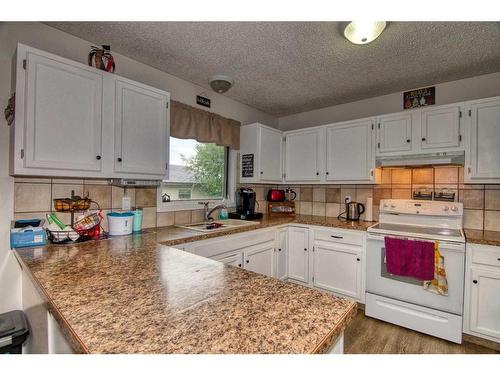 192 Princeton Crescent West, Lethbridge, AB - Indoor Photo Showing Kitchen