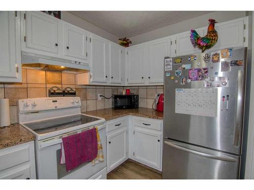 192 Princeton Crescent West, Lethbridge, AB - Indoor Photo Showing Kitchen