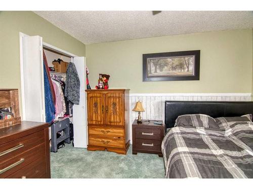 192 Princeton Crescent West, Lethbridge, AB - Indoor Photo Showing Bedroom