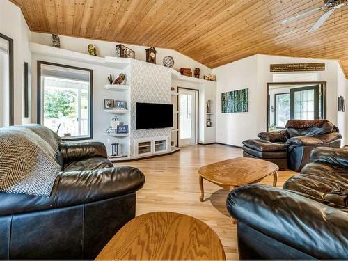 17 Huckleberry Crescent, Rural Taber, M.D. Of, AB - Indoor Photo Showing Living Room With Fireplace