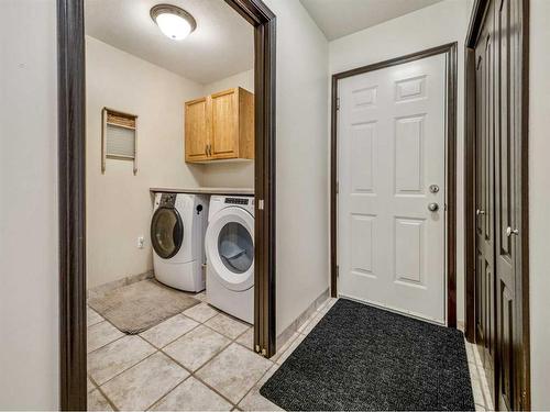 17 Huckleberry Crescent, Rural Taber, M.D. Of, AB - Indoor Photo Showing Laundry Room