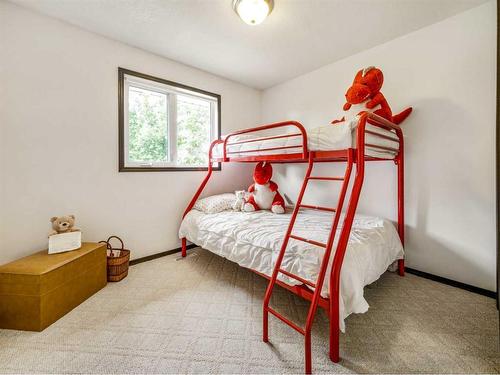 17 Huckleberry Crescent, Rural Taber, M.D. Of, AB - Indoor Photo Showing Bedroom