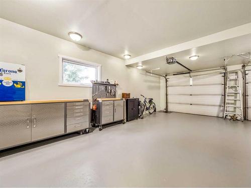 17 Huckleberry Crescent, Rural Taber, M.D. Of, AB - Indoor Photo Showing Garage