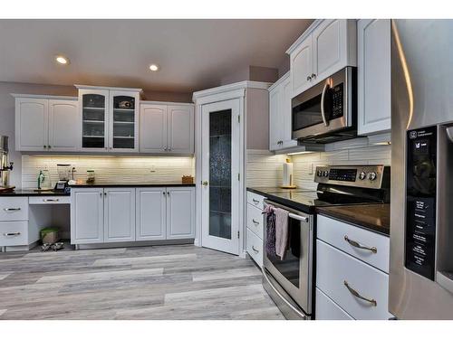 6 Fairmont Park South, Lethbridge, AB - Indoor Photo Showing Kitchen With Upgraded Kitchen