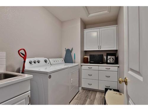 6 Fairmont Park South, Lethbridge, AB - Indoor Photo Showing Laundry Room