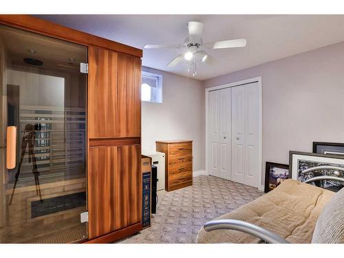 6 Fairmont Park South, Lethbridge, AB - Indoor Photo Showing Bedroom