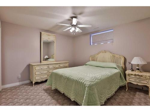 6 Fairmont Park South, Lethbridge, AB - Indoor Photo Showing Bedroom