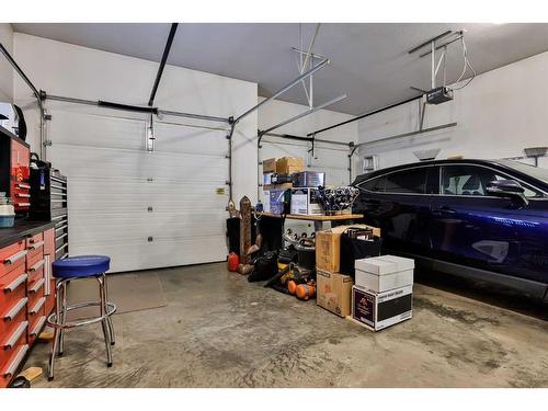 6 Fairmont Park South, Lethbridge, AB - Indoor Photo Showing Garage