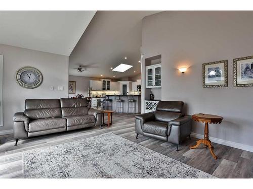 6 Fairmont Park South, Lethbridge, AB - Indoor Photo Showing Living Room