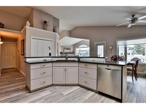 6 Fairmont Park South, Lethbridge, AB - Indoor Photo Showing Kitchen