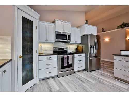 6 Fairmont Park South, Lethbridge, AB - Indoor Photo Showing Kitchen