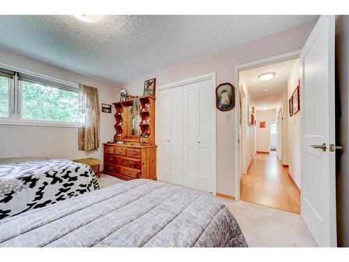 892 East Avenue, Pincher Creek, AB - Indoor Photo Showing Bedroom