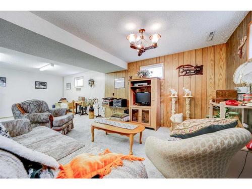 892 East Avenue, Pincher Creek, AB - Indoor Photo Showing Living Room