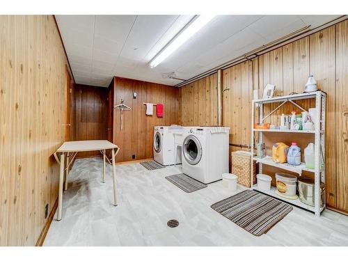 892 East Avenue, Pincher Creek, AB - Indoor Photo Showing Laundry Room