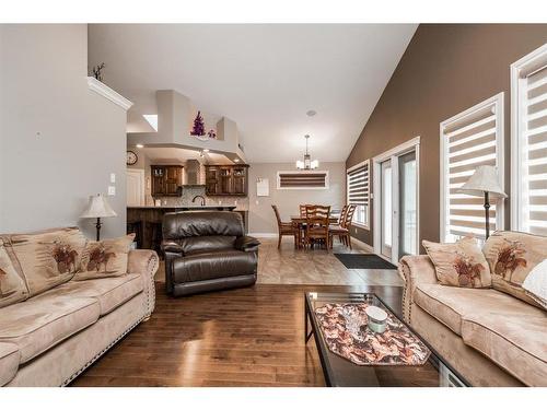 592 Sixmile Crescent South, Lethbridge, AB - Indoor Photo Showing Living Room