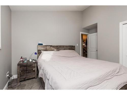 592 Sixmile Crescent South, Lethbridge, AB - Indoor Photo Showing Bedroom