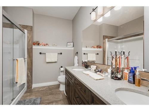 592 Sixmile Crescent South, Lethbridge, AB - Indoor Photo Showing Bathroom