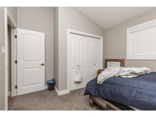 592 Sixmile Crescent South, Lethbridge, AB - Indoor Photo Showing Bedroom