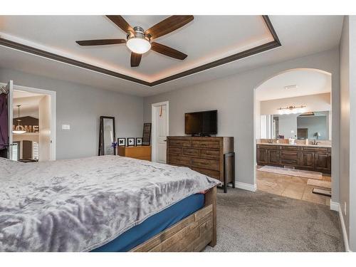 592 Sixmile Crescent South, Lethbridge, AB - Indoor Photo Showing Bedroom