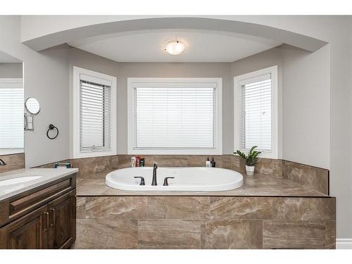 592 Sixmile Crescent South, Lethbridge, AB - Indoor Photo Showing Bathroom