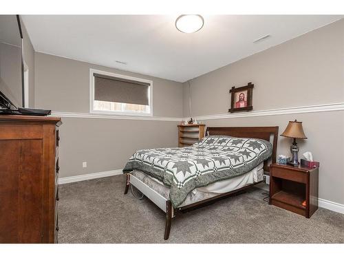 592 Sixmile Crescent South, Lethbridge, AB - Indoor Photo Showing Bedroom