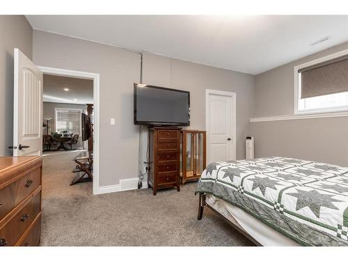 592 Sixmile Crescent South, Lethbridge, AB - Indoor Photo Showing Bedroom