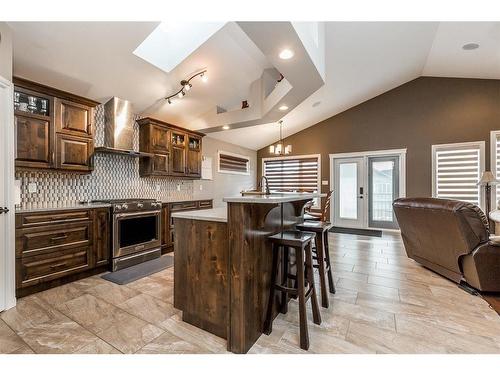 592 Sixmile Crescent South, Lethbridge, AB - Indoor Photo Showing Kitchen