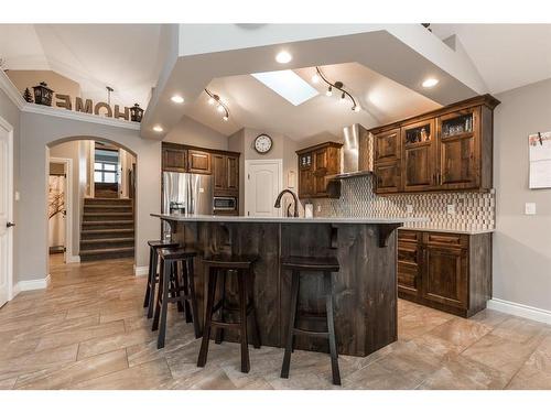 592 Sixmile Crescent South, Lethbridge, AB - Indoor Photo Showing Kitchen With Upgraded Kitchen