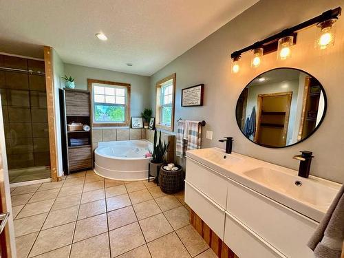 #4, 101022 Rge. Rd. 22-4, Rural Lethbridge County, AB - Indoor Photo Showing Bathroom