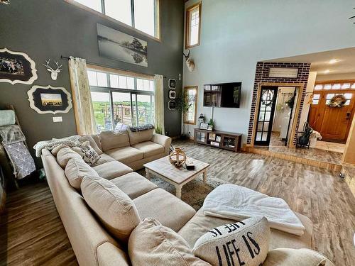 #4, 101022 Rge. Rd. 22-4, Rural Lethbridge County, AB - Indoor Photo Showing Living Room