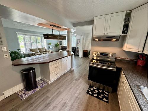 6 Larkspur Road North, Lethbridge, AB - Indoor Photo Showing Kitchen