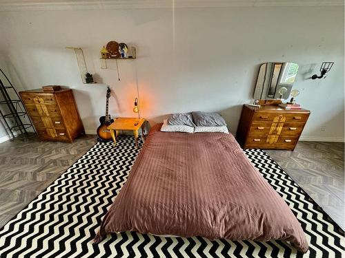 6 Larkspur Road North, Lethbridge, AB - Indoor Photo Showing Bedroom