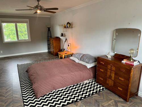 6 Larkspur Road North, Lethbridge, AB - Indoor Photo Showing Bedroom