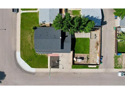 6 Larkspur Road North, Lethbridge, AB - 