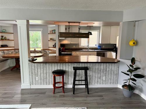 6 Larkspur Road North, Lethbridge, AB - Indoor Photo Showing Kitchen With Double Sink