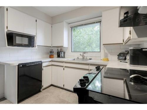 3014 10A Avenue South, Lethbridge, AB - Indoor Photo Showing Kitchen