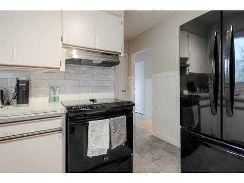 3014 10A Avenue South, Lethbridge, AB - Indoor Photo Showing Kitchen