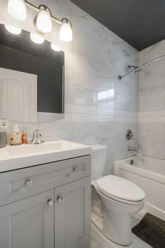 3014 10A Avenue South, Lethbridge, AB - Indoor Photo Showing Bathroom