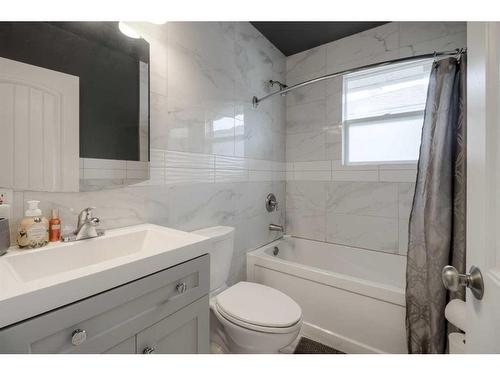 3014 10A Avenue South, Lethbridge, AB - Indoor Photo Showing Bathroom