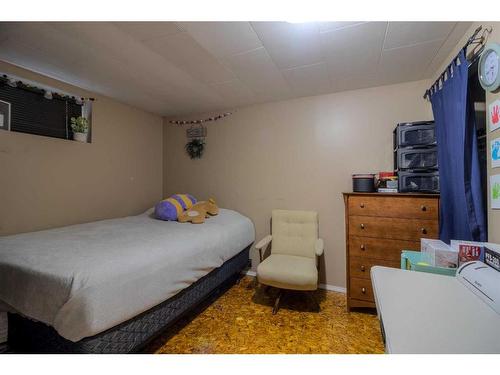 3014 10A Avenue South, Lethbridge, AB - Indoor Photo Showing Bedroom