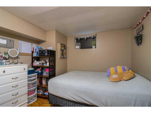 3014 10A Avenue South, Lethbridge, AB - Indoor Photo Showing Bedroom