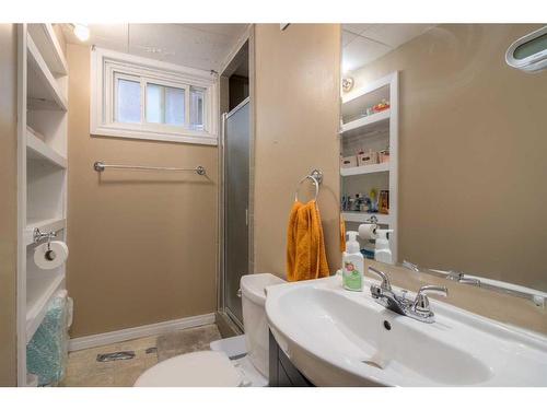 3014 10A Avenue South, Lethbridge, AB - Indoor Photo Showing Bathroom