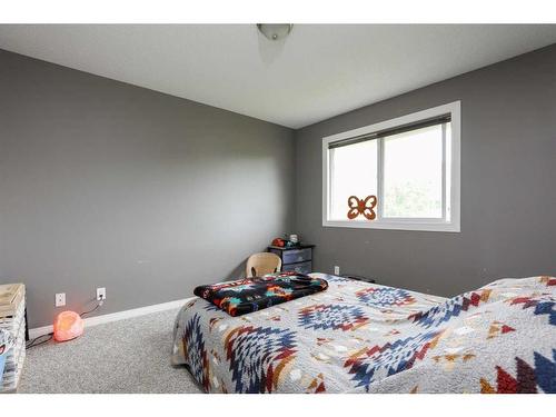 47 Sheridan Road West, Lethbridge, AB - Indoor Photo Showing Bedroom