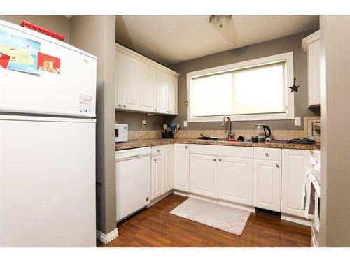 47 Sheridan Road West, Lethbridge, AB - Indoor Photo Showing Kitchen